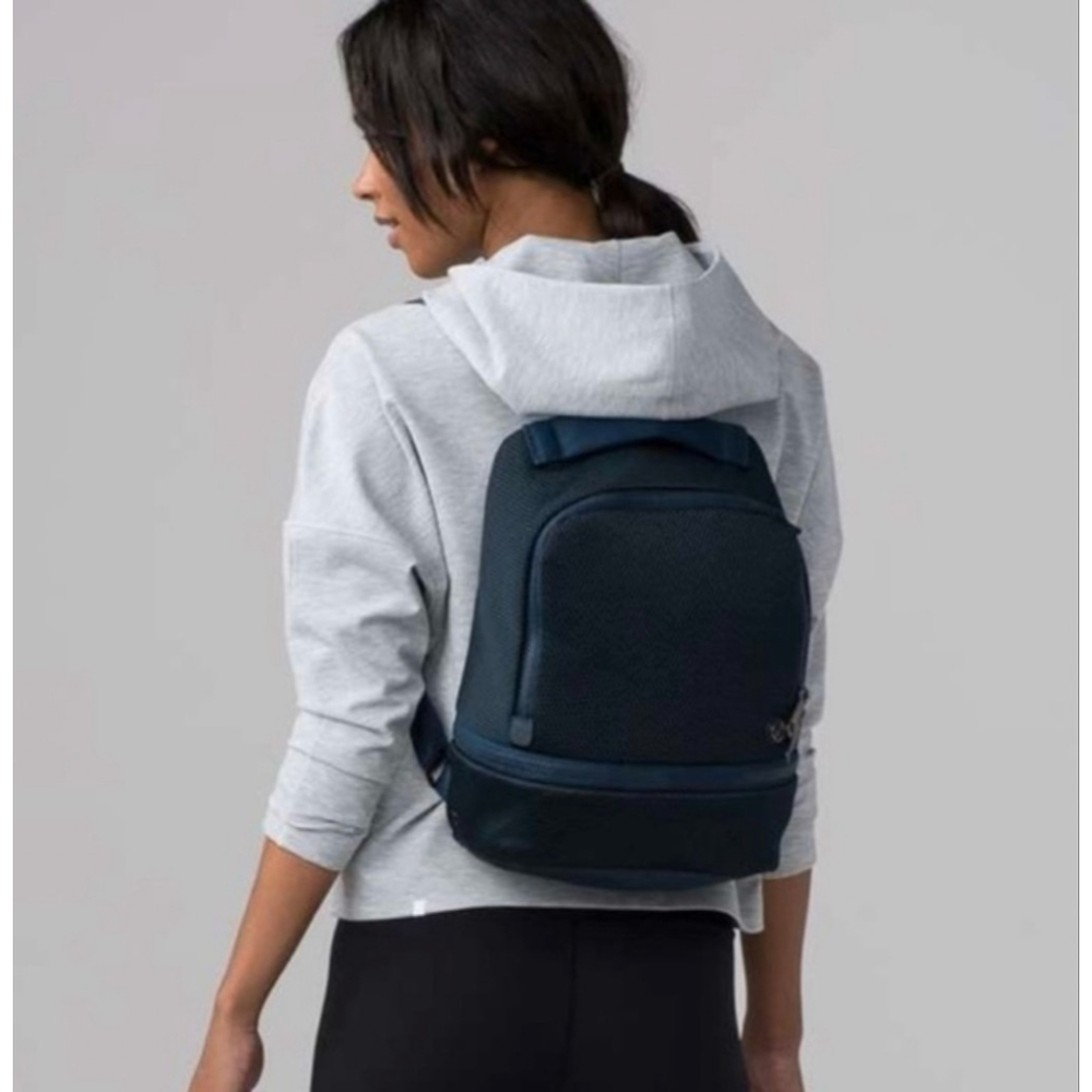 Lululemon Athletica Go Lightly Navy Blue Mesh Backpack Mini - Picture 2 of 13